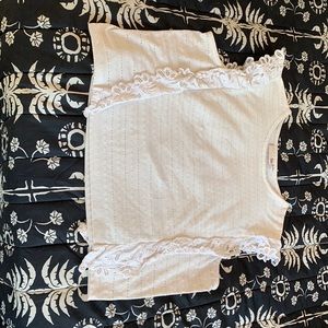 Flower patterned ruffled sleeveless shirt